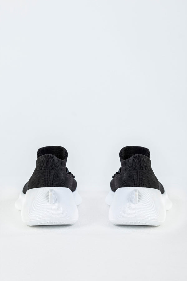 Knitted sneakers with laces