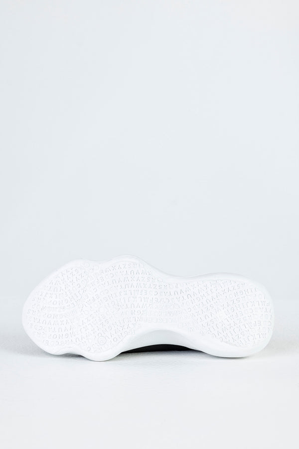 Knitted sneakers with laces