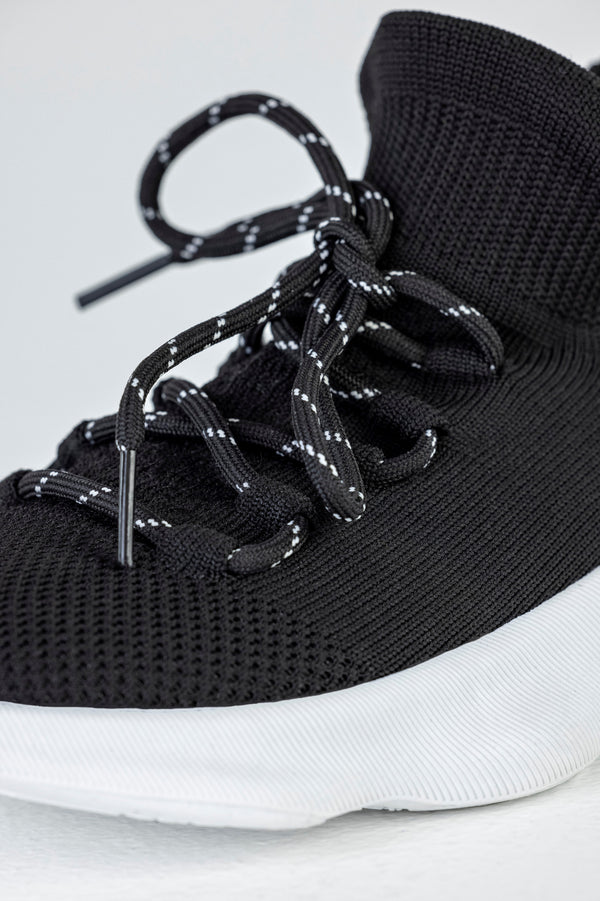 Knitted sneakers with laces