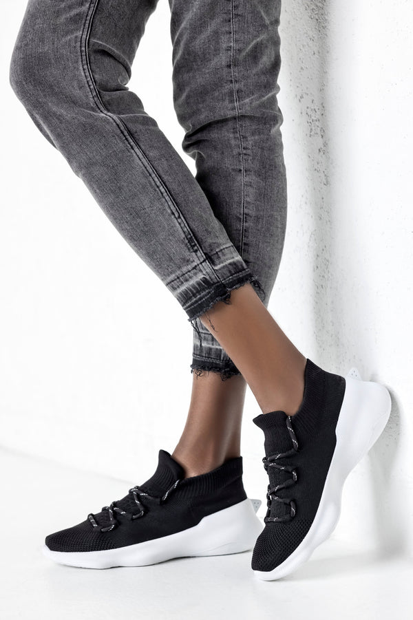 Knitted sneakers with laces