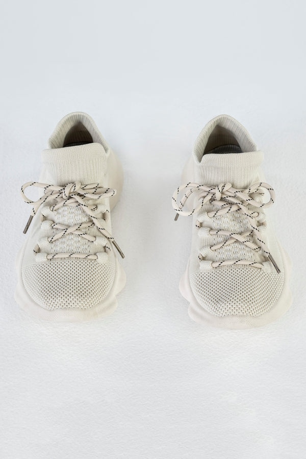 Knitted sneakers with laces
