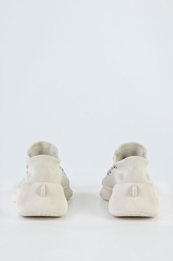 Knitted sneakers with laces