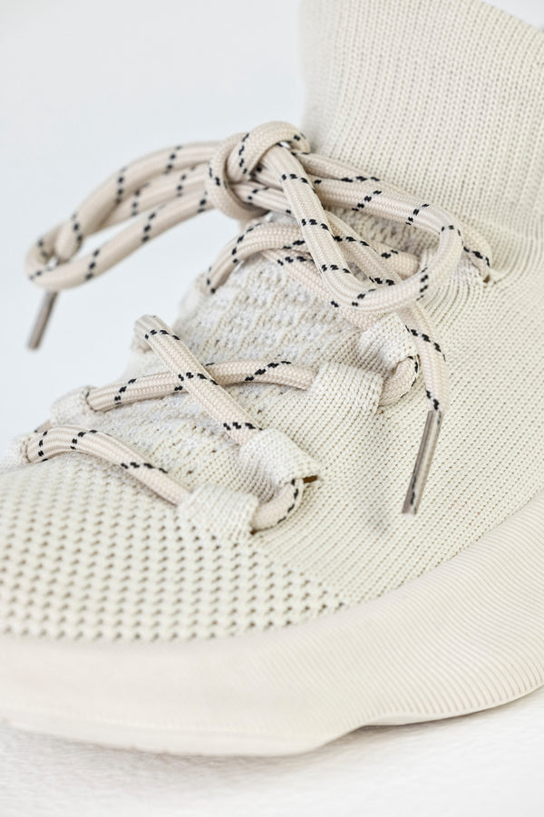 Knitted sneakers with laces