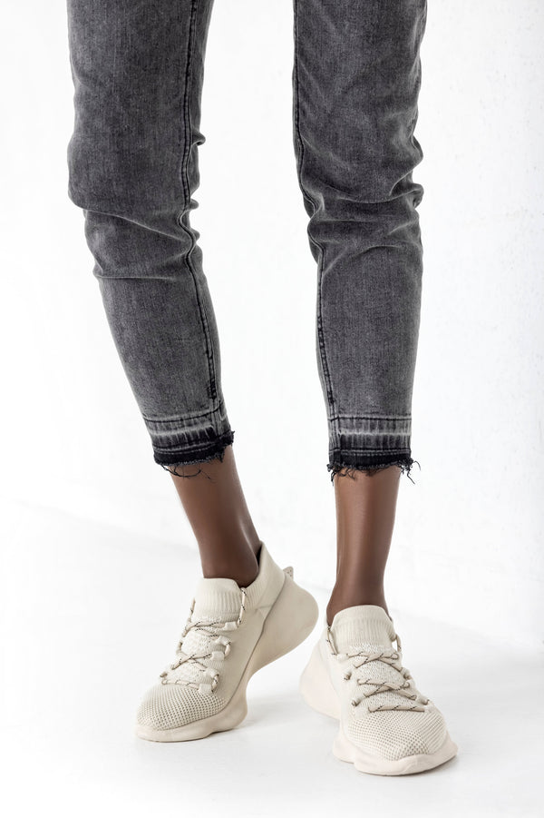 Knitted sneakers with laces
