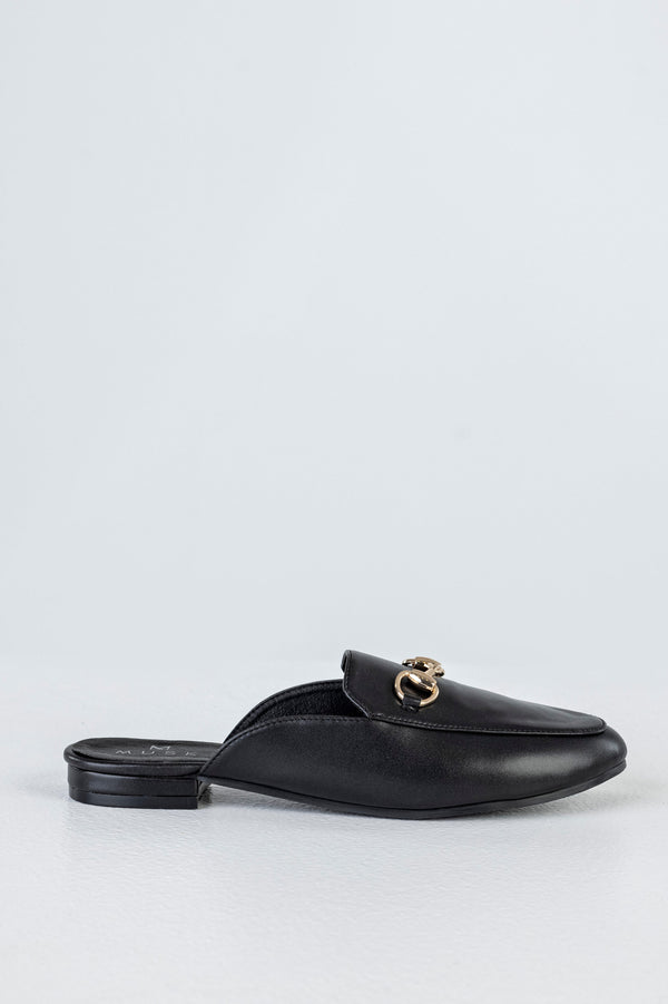 Flat mules with chain