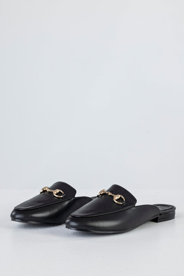 Flat mules with chain