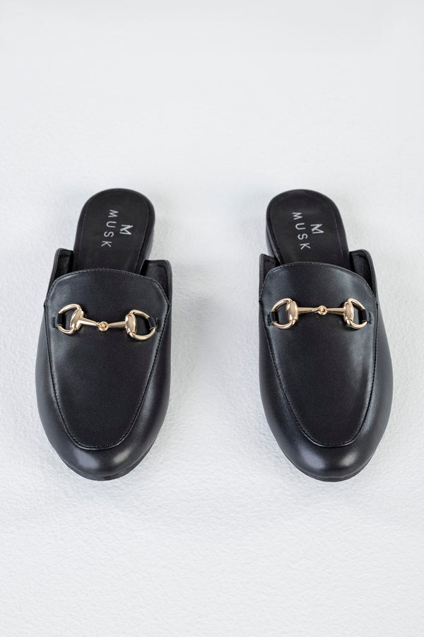 Flat mules with chain