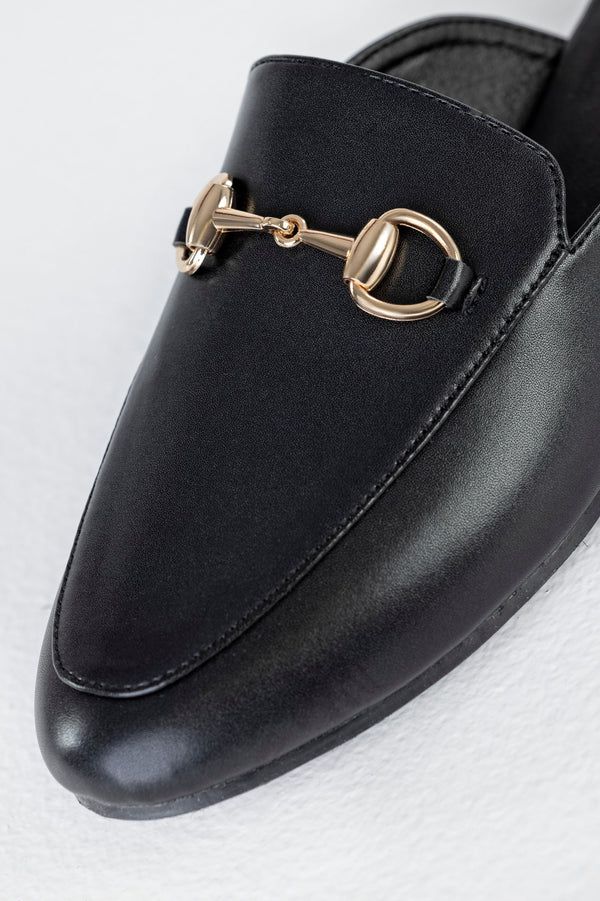 Flat mules with chain