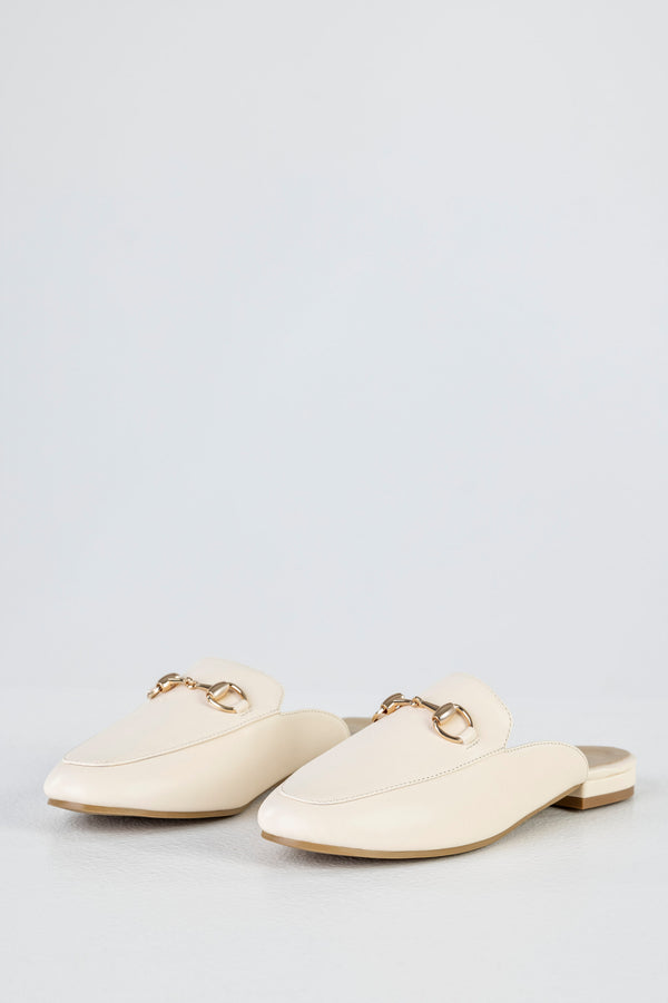 Flat mules with chain