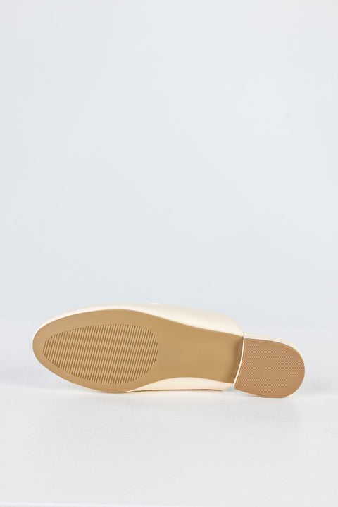 Flat mules with chain