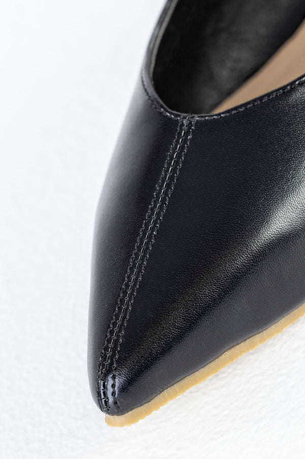 Slingback, pointed toe shoes