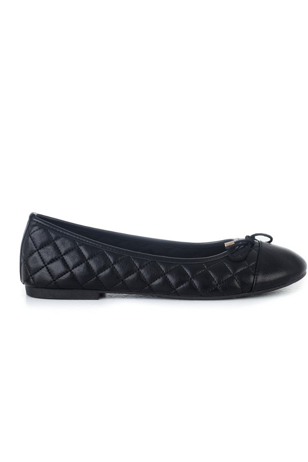 Round toe ballerinas with ribbon